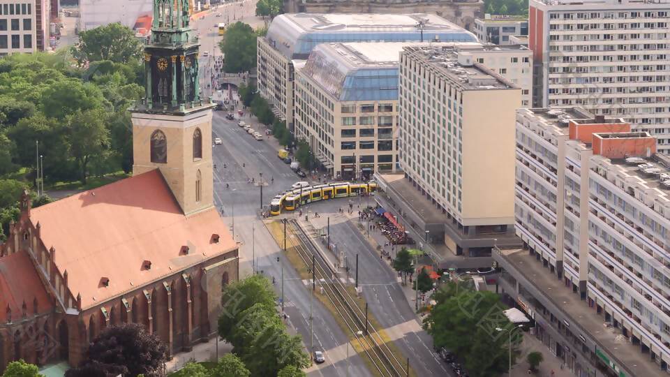 有轨电车在柏林路口求交