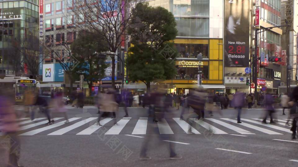 在东京的一个繁忙的十字路口延时