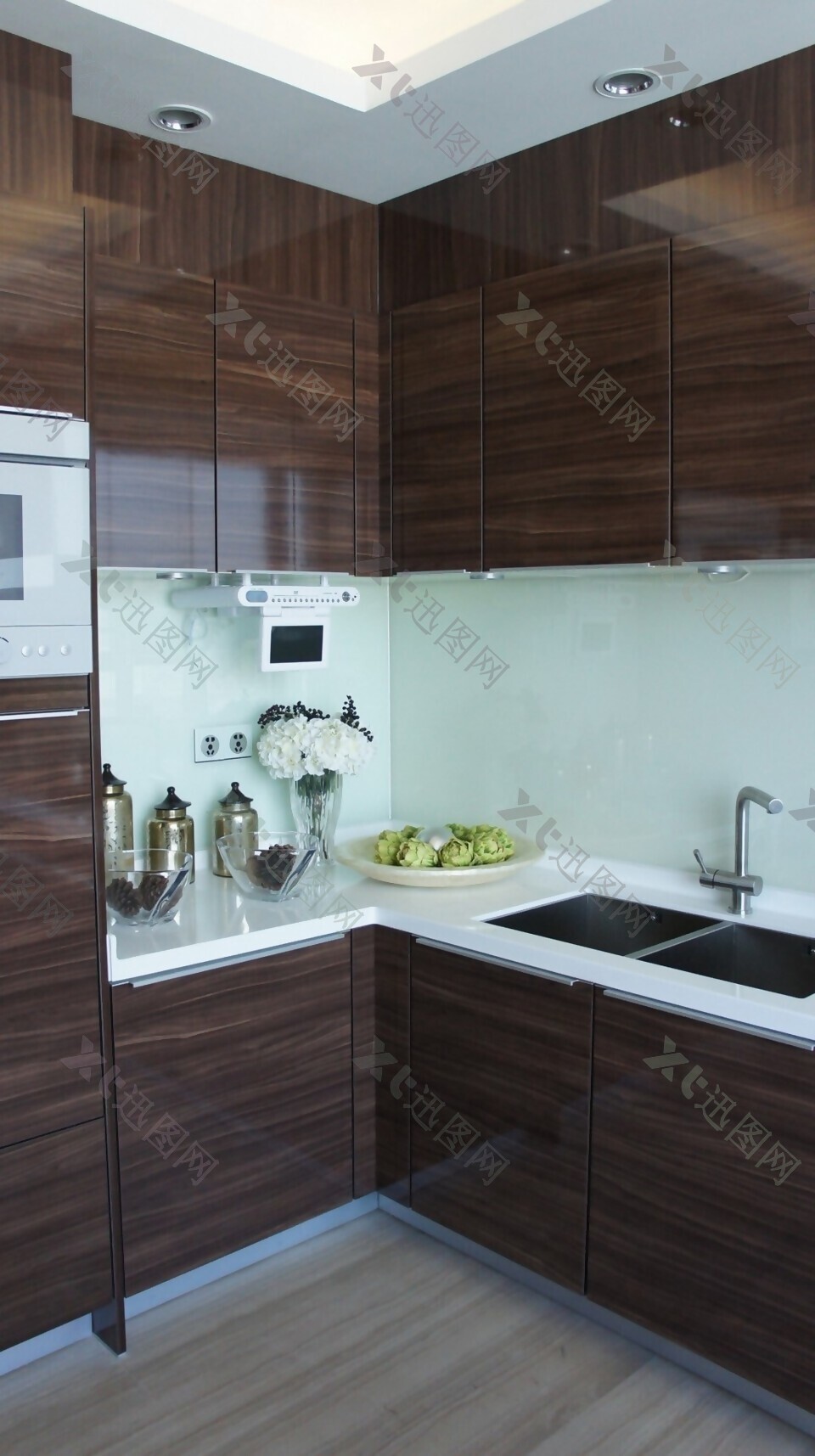 小户型美式复古厨房实木橱柜装修效果图