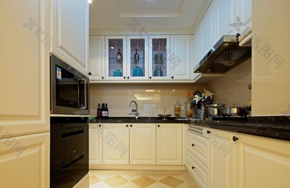 欧式现代简约厨房白色橱柜装修效果图