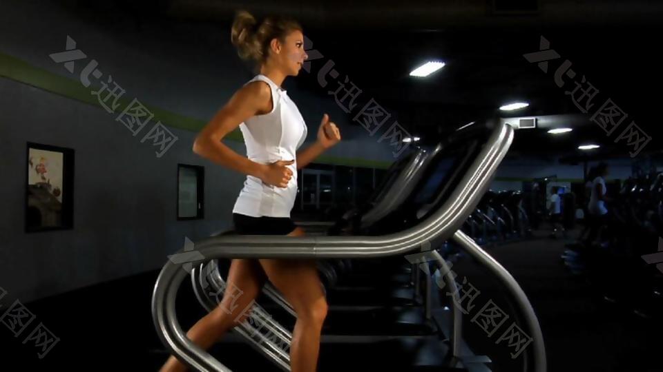 女人跑步机运动高清实拍视频素材