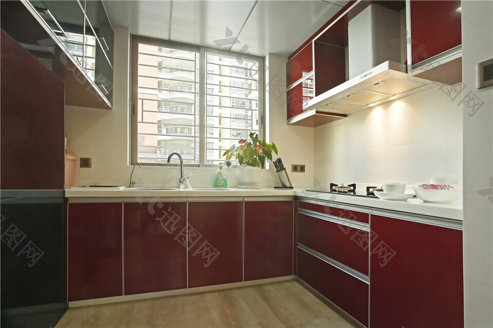 欧式室内厨房橱柜红色橱柜窗户装修效果图