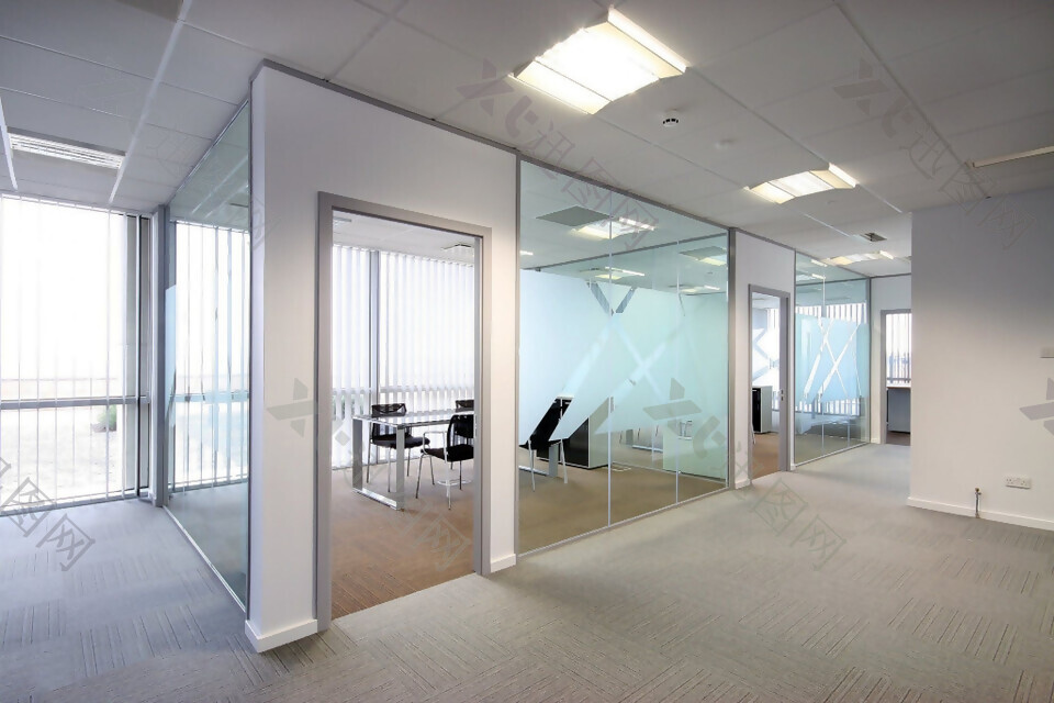简约现代装修风格办公室玻璃墙效果图
