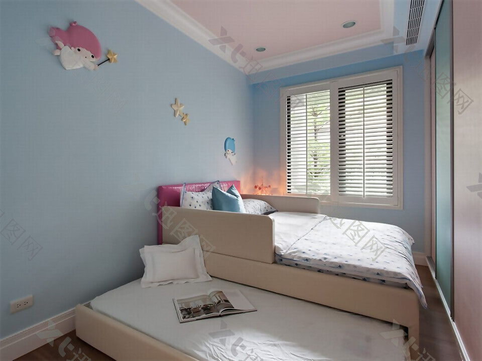 欧式卧室浅蓝色墙壁装修效果图