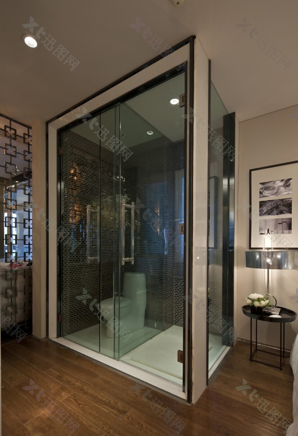 现代卫生间玻璃门隔断室内装修效果图