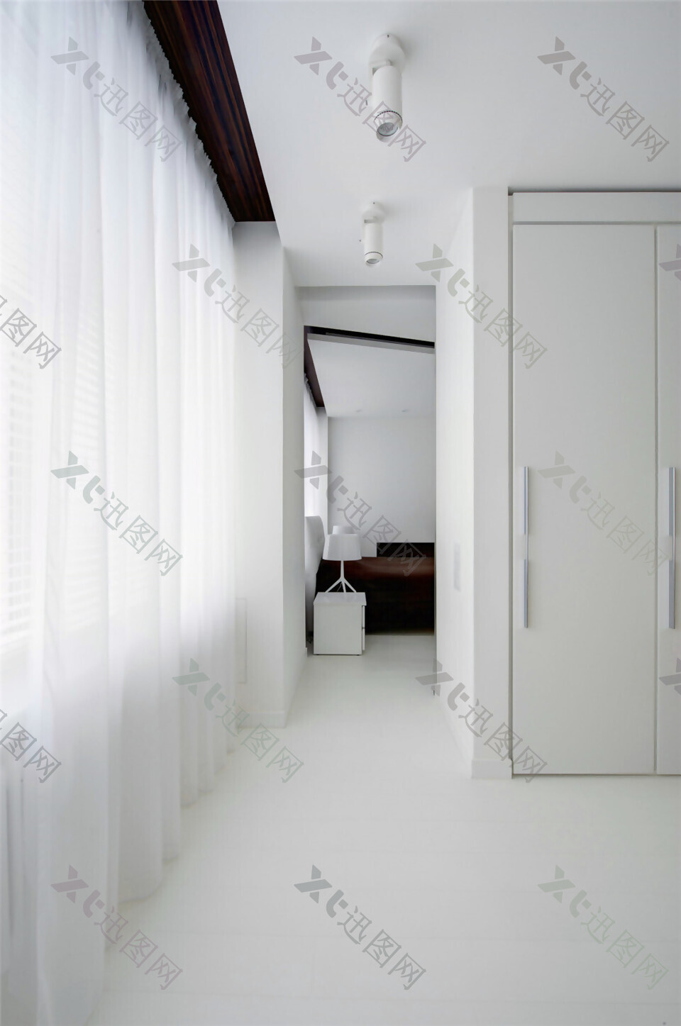 现代极简卧室白色亮面衣柜室内装修效果图