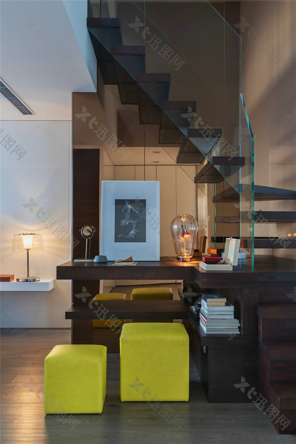 现代轻奢复式客厅亮黄色凳子室内装修效果图