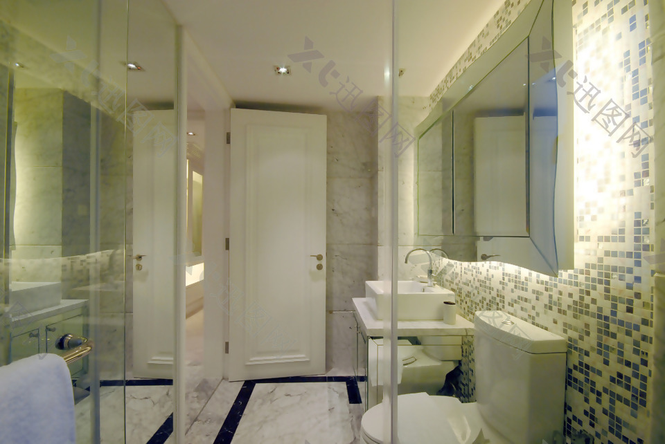 现代简欧风格浴室玻璃移门装饰设计效果图