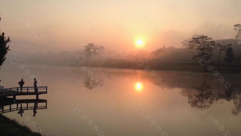 夕阳湖边风景视频