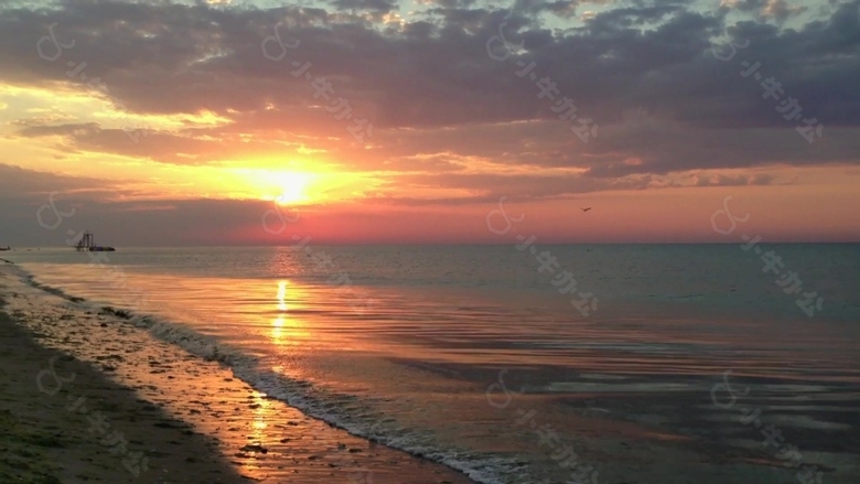 夕阳西下湖水风景视频