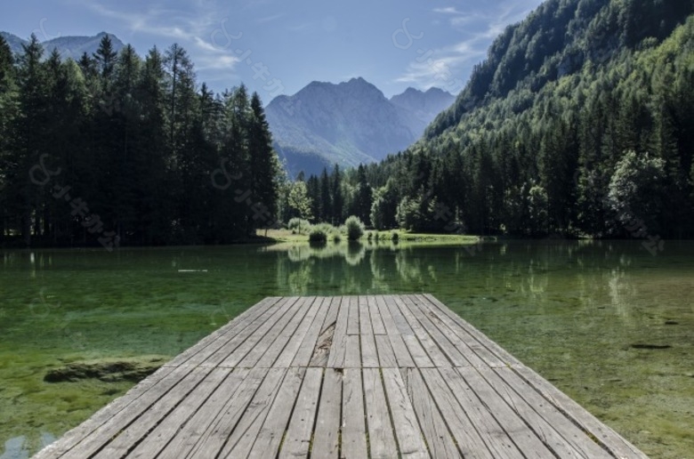 风景木桥青山绿水背景