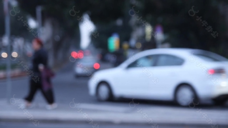 实拍人物街道马路视频