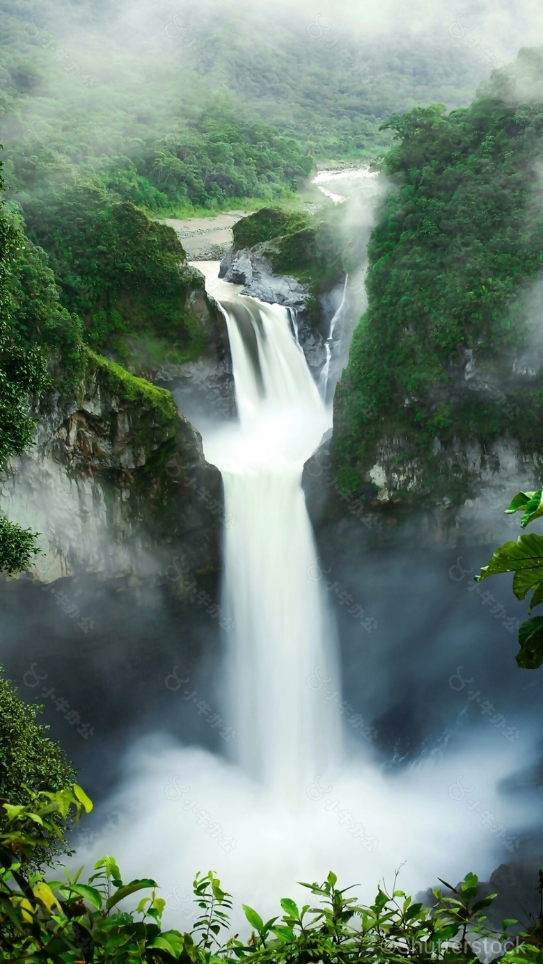 绿色森林高山流水背景